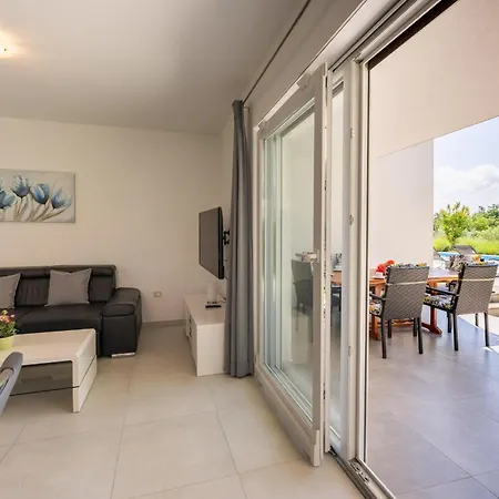 Tonka Nova Vas (Porec)