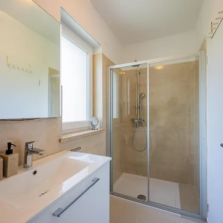 Tonka Nova Vas (Porec)