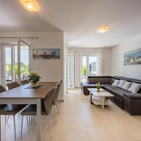 Tonka * Nova Vas (Porec)